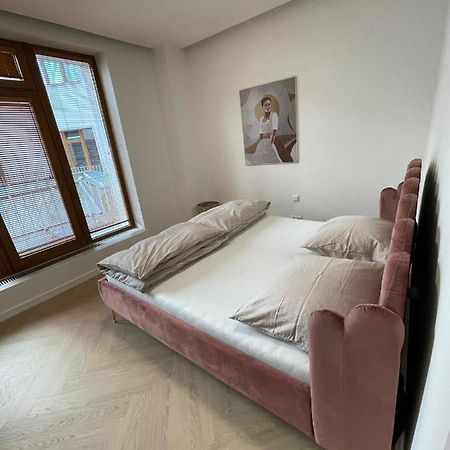 Stylish 3 Bedroom Apartment In The Hearth Of City Center With History Bratysława Zewnętrze zdjęcie