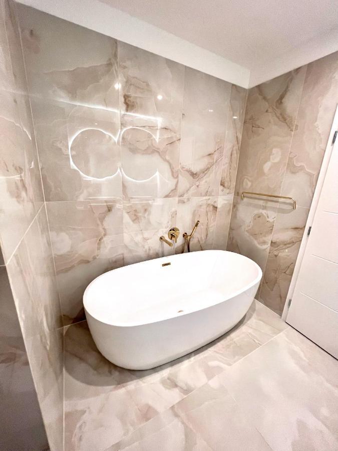 Stylish 3 Bedroom Apartment In The Hearth Of City Center With History Bratysława Zewnętrze zdjęcie