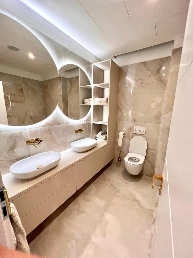 Stylish 3 Bedroom Apartment In The Hearth Of City Center With History Bratysława Zewnętrze zdjęcie