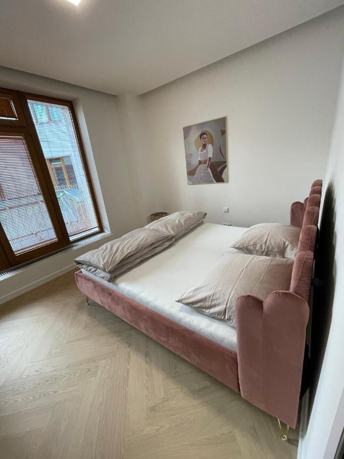Stylish 3 Bedroom Apartment In The Hearth Of City Center With History Bratysława Zewnętrze zdjęcie
